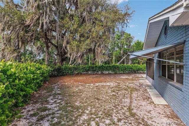 9317 E Crescent Drive, Inverness, FL 34450