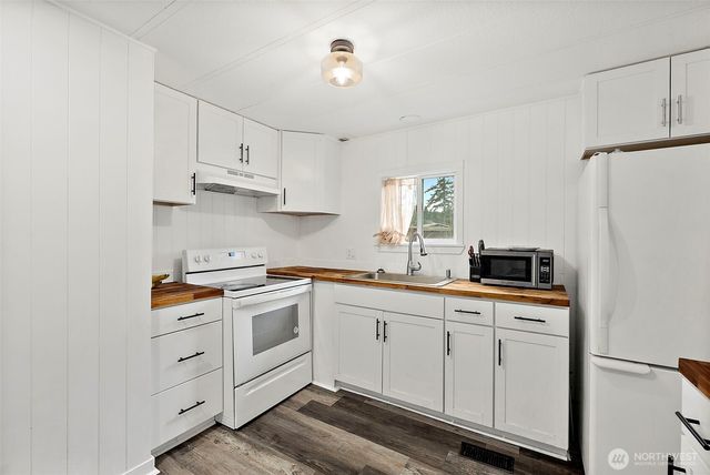 16503 Village Drive SE, Rainier, WA 98576