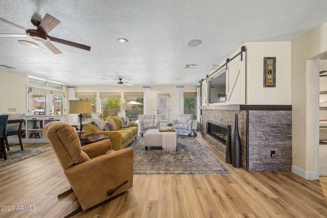 1711 E GRANDVIEW Street, Mesa, AZ 85203