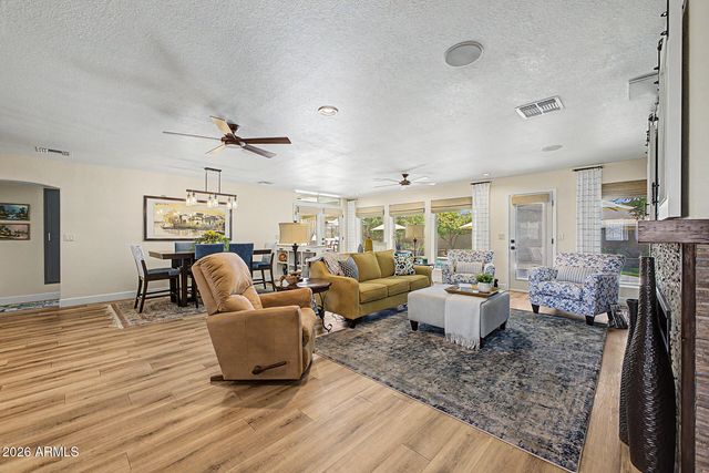 1711 E GRANDVIEW Street, Mesa, AZ 85203