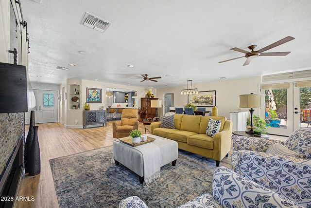 1711 E GRANDVIEW Street, Mesa, AZ 85203
