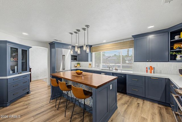 1711 E GRANDVIEW Street, Mesa, AZ 85203