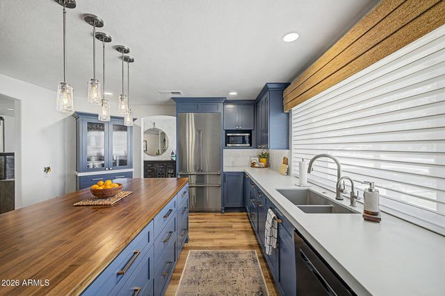 1711 E GRANDVIEW Street, Mesa, AZ 85203