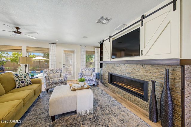 1711 E GRANDVIEW Street, Mesa, AZ 85203