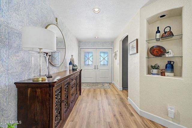 1711 E GRANDVIEW Street, Mesa, AZ 85203