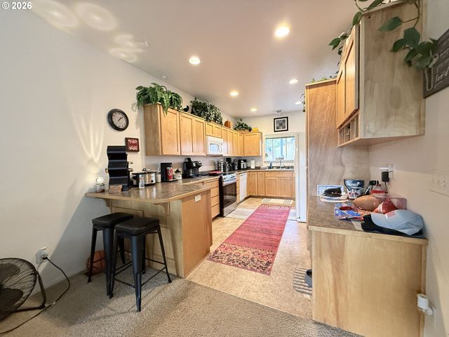 815 OLD COUNTY Rd 5, Brookings, OR 97415