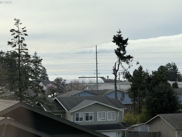 815 OLD COUNTY Rd 5, Brookings, OR 97415