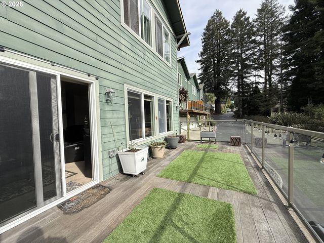 815 OLD COUNTY Rd 5, Brookings, OR 97415