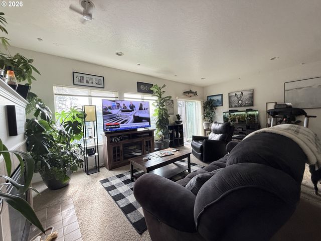 815 OLD COUNTY Rd 5, Brookings, OR 97415