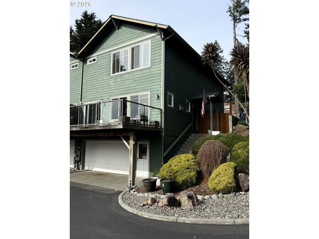 815 OLD COUNTY Rd 5, Brookings, OR 97415