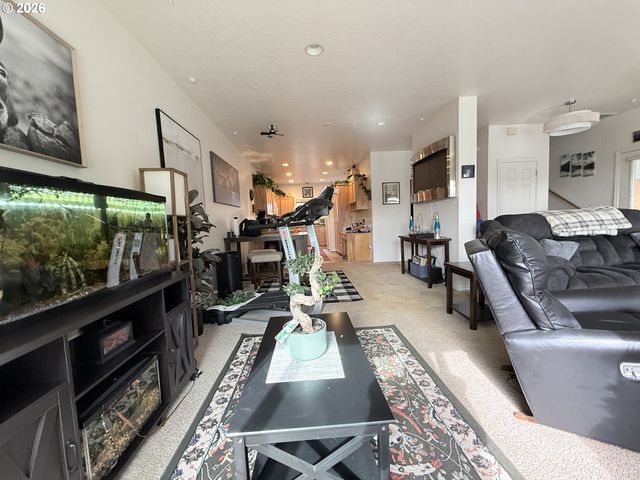 815 OLD COUNTY Rd 5, Brookings, OR 97415