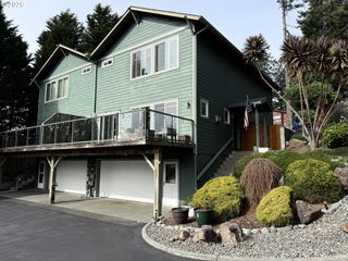 815 OLD COUNTY Rd 5, Brookings, OR 97415