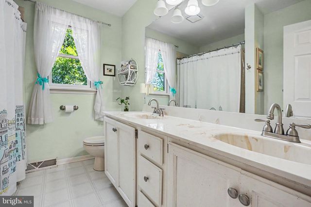 1204 FLEETWOOD DR, Carlisle, PA 17013
