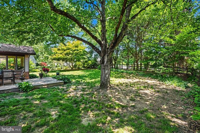 1204 FLEETWOOD DR, Carlisle, PA 17013
