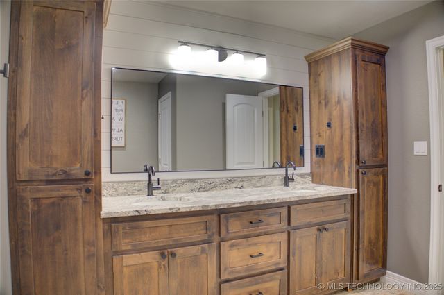 21275 N Javine Hill Road, Skiatook, OK 74070