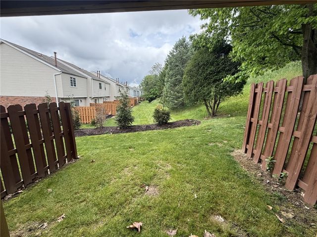 115 Saxonwald Ln, Castle Shannon, PA 15234