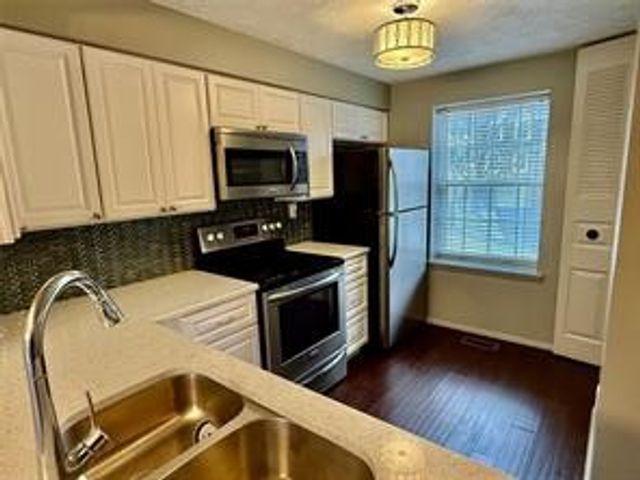 115 Saxonwald Ln, Castle Shannon, PA 15234