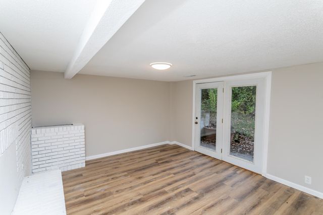 2403 N CREASY SPRINGS RD, Columbia, MO 65202