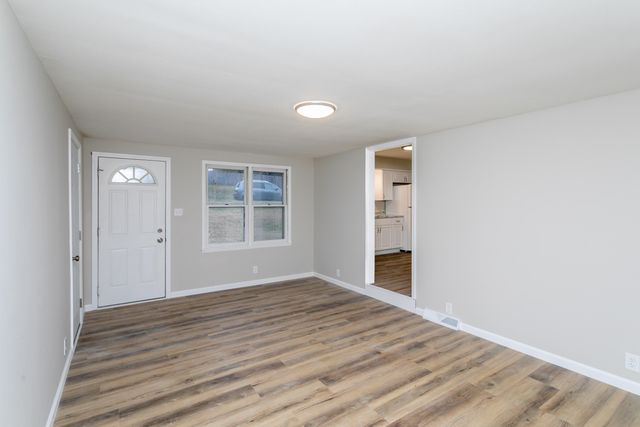 2403 N CREASY SPRINGS RD, Columbia, MO 65202