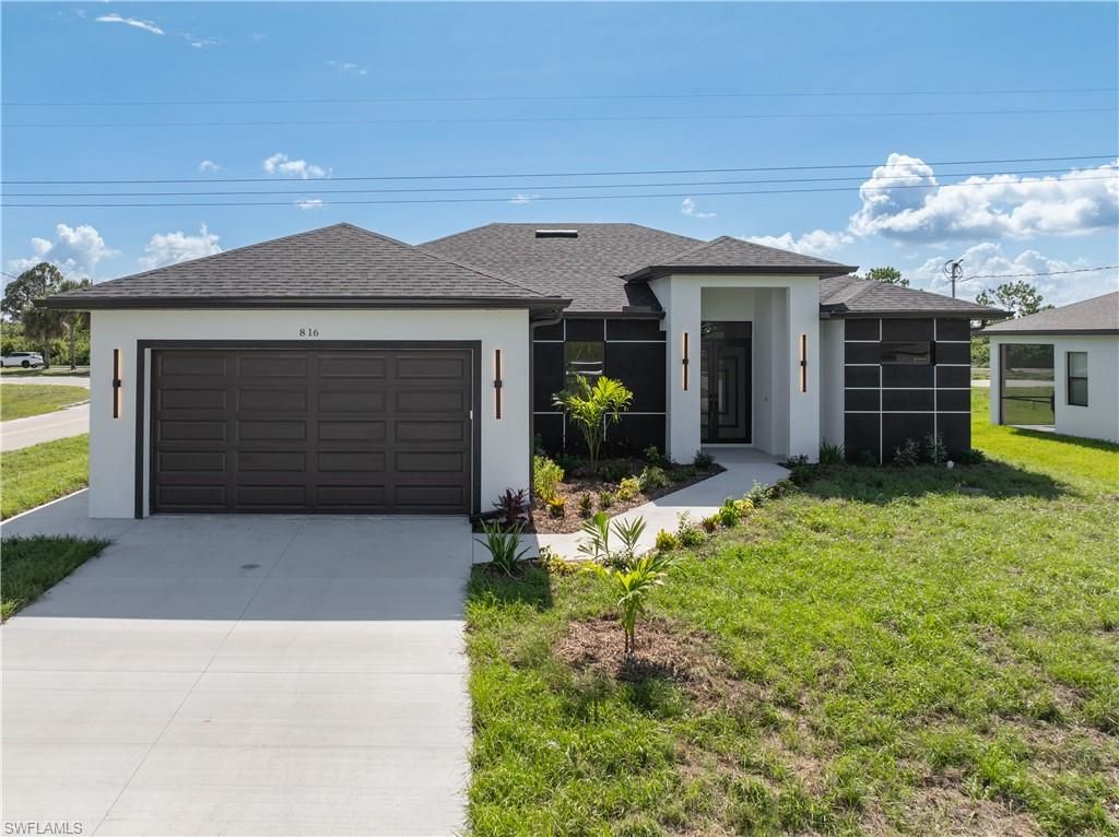 816 Floyd AVE S, LEHIGH ACRES, FL 33976 — photo 2
