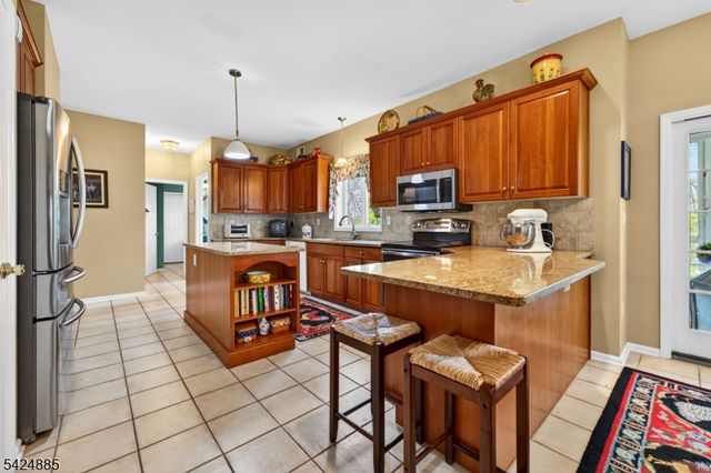 3 Indian Creek Rd, Alexandria Twp., NJ 08867