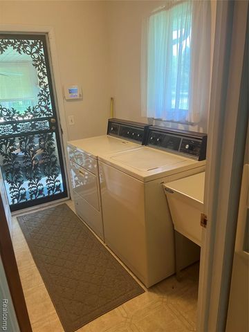 1361 Dyemeadow Lane, Flint, MI 48532