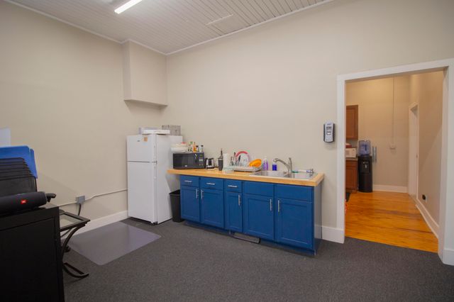 925 S Burdick Street, Kalamazoo, MI 49001