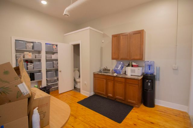 925 S Burdick Street, Kalamazoo, MI 49001
