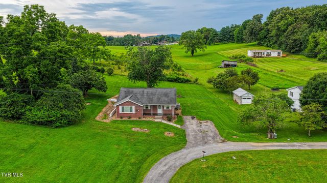 110 Anderson Street, Surgoinsville, TN 37873