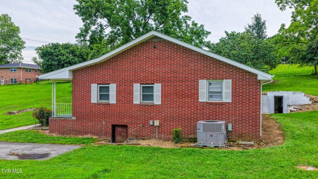 110 Anderson Street, Surgoinsville, TN 37873