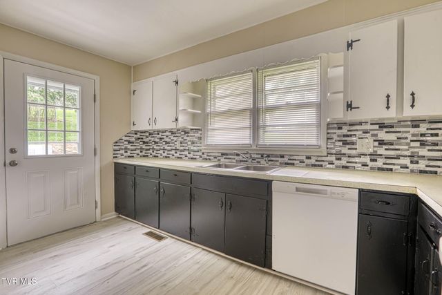 110 Anderson Street, Surgoinsville, TN 37873