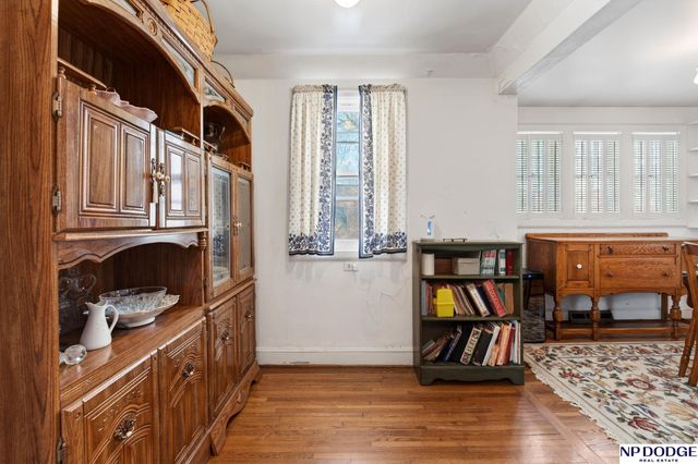 5824 Nicholas Street, Omaha, NE 68132