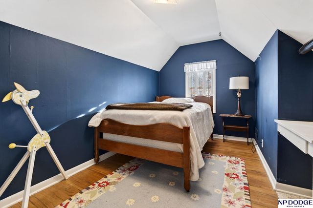 5824 Nicholas Street, Omaha, NE 68132