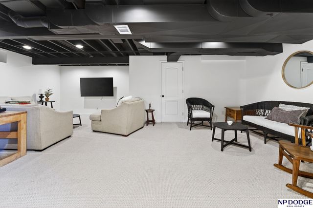 5824 Nicholas Street, Omaha, NE 68132