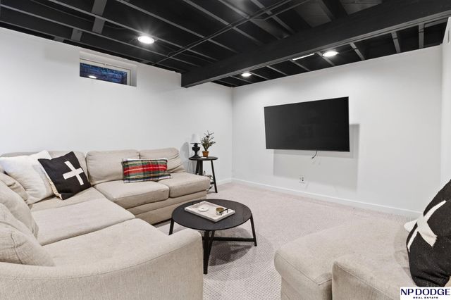 5824 Nicholas Street, Omaha, NE 68132