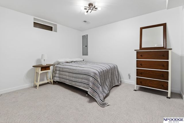 5824 Nicholas Street, Omaha, NE 68132