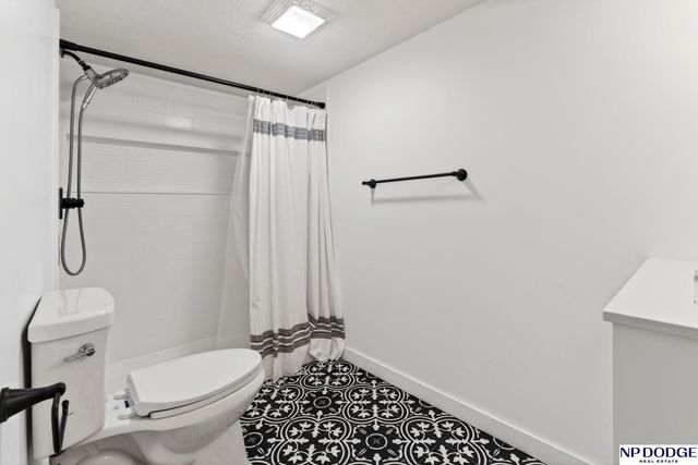 5824 Nicholas Street, Omaha, NE 68132