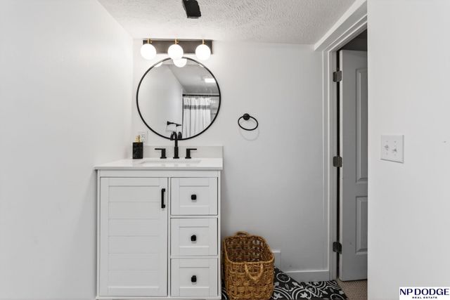 5824 Nicholas Street, Omaha, NE 68132