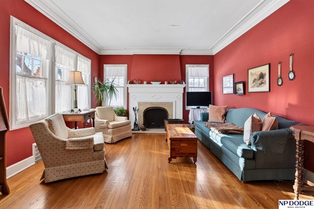 5824 Nicholas Street, Omaha, NE 68132