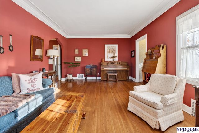 5824 Nicholas Street, Omaha, NE 68132