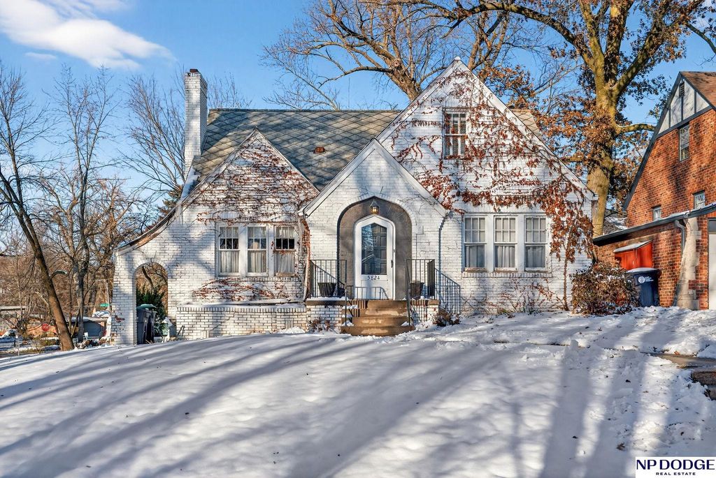 5824 Nicholas Street, Omaha, NE 68132