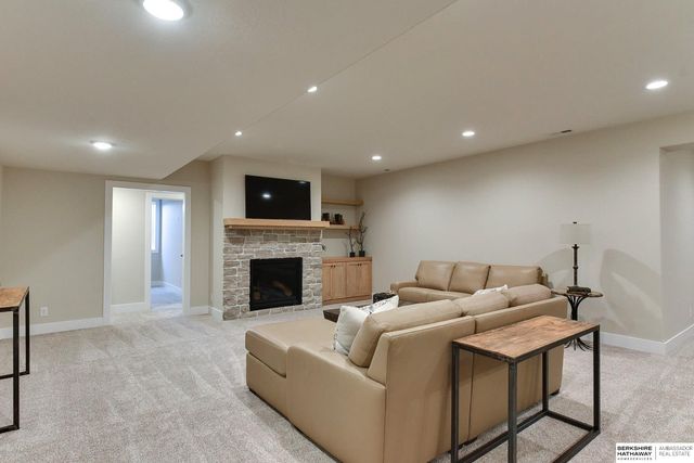 4546 S 202nd Street, Omaha, NE 68135