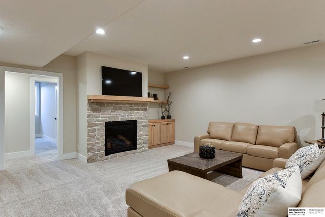 4546 S 202nd Street, Omaha, NE 68135