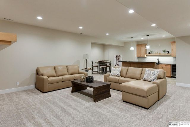4546 S 202nd Street, Omaha, NE 68135