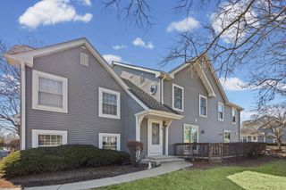 2703 Wayfaring Lane B, Lisle, IL 60532