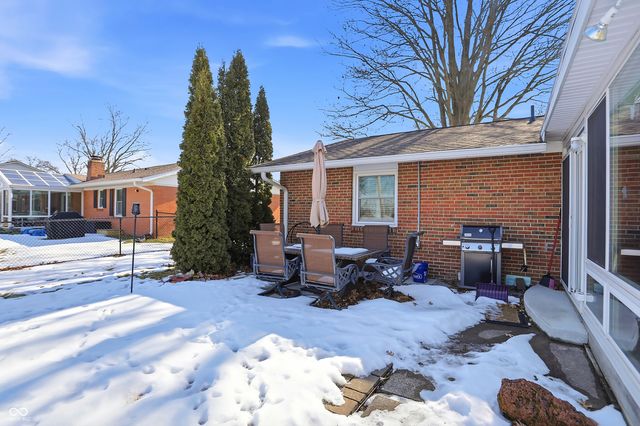 1240 Hillview Drive, Franklin, IN 46131