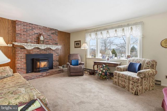 1627 DIAMOND ST, Sellersville, PA 18960