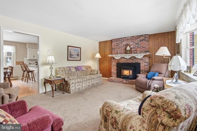 1627 DIAMOND ST, Sellersville, PA 18960