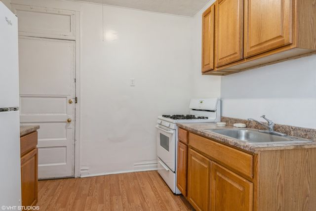 3408 W Berteau Avenue 1, Chicago, IL 60618