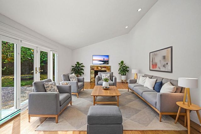 2463 Aarles Ct, Walnut Creek, CA 94598